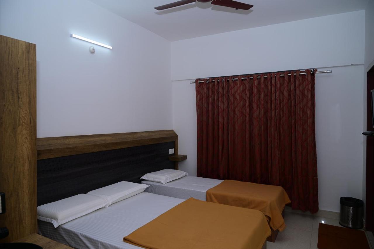 B Six Hotel Бангалор Экстерьер фото