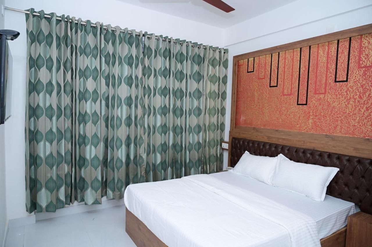 B Six Hotel Бангалор Экстерьер фото