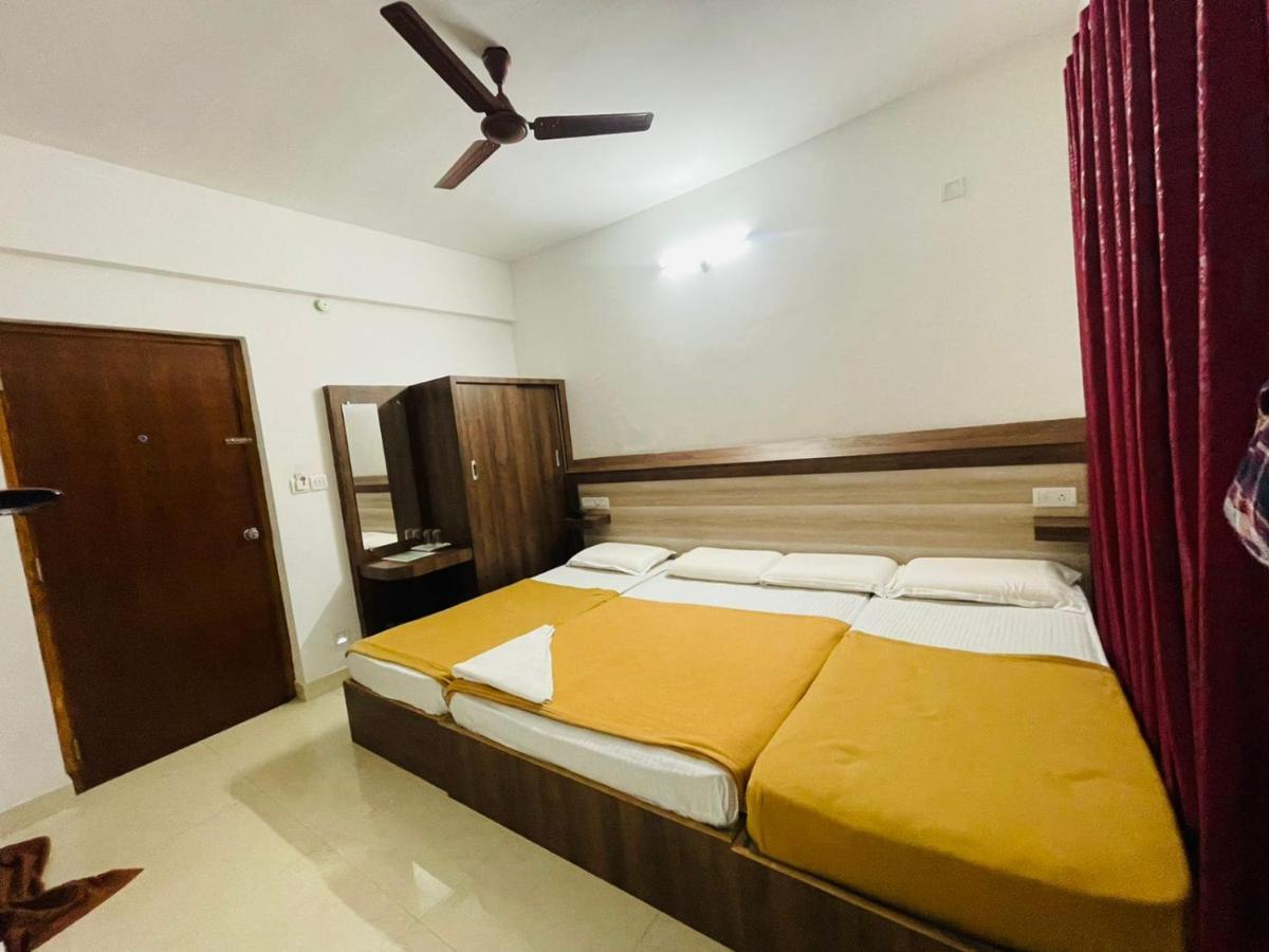 B Six Hotel Бангалор Экстерьер фото
