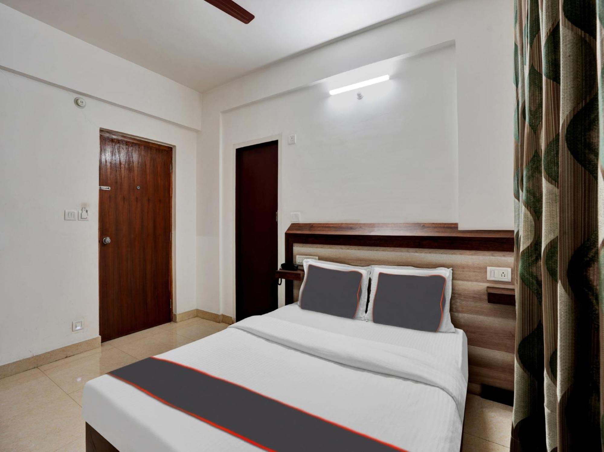 B Six Hotel Бангалор Экстерьер фото