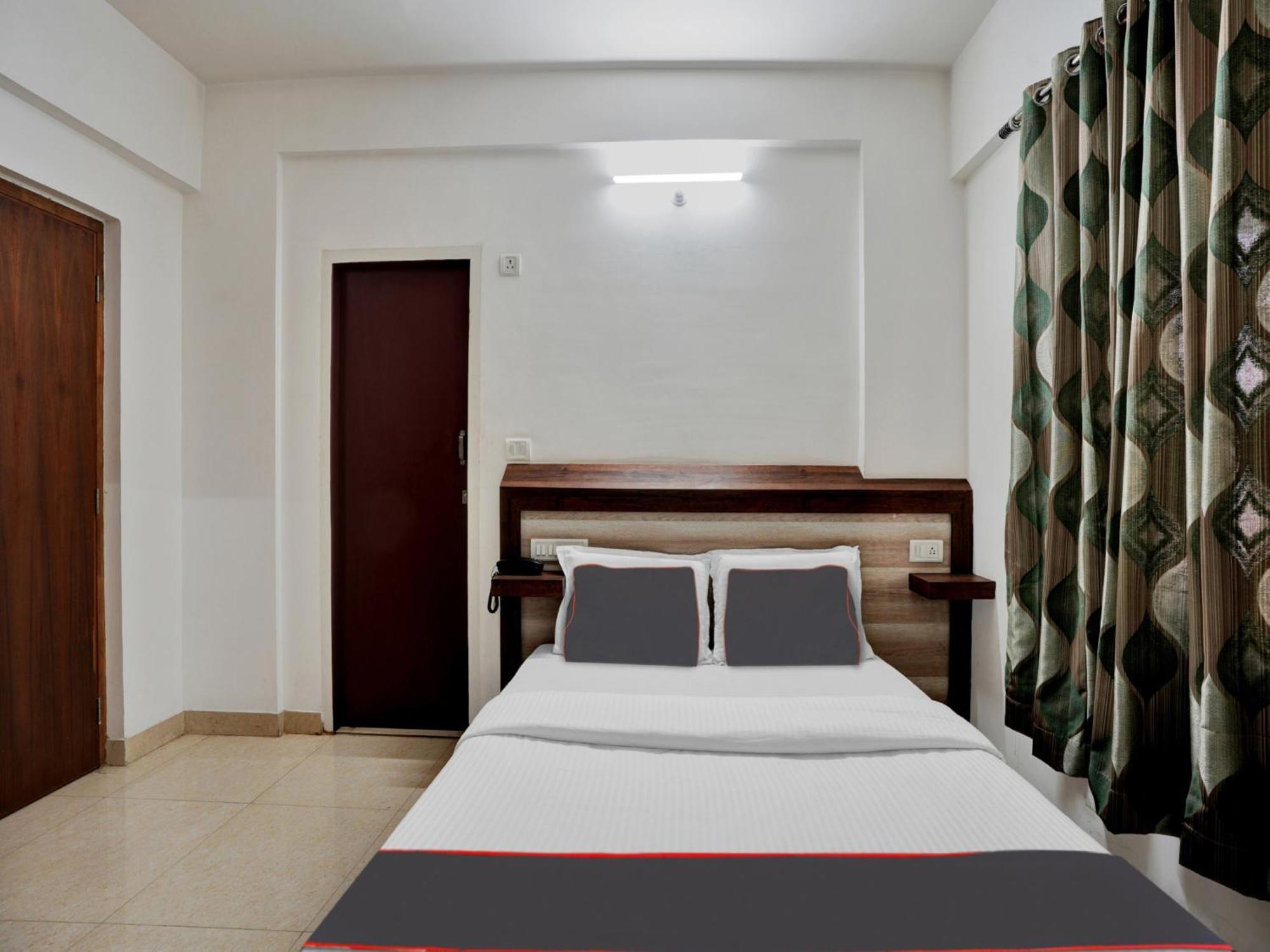 B Six Hotel Бангалор Экстерьер фото