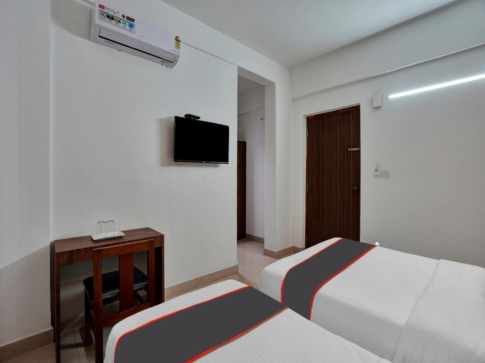 B Six Hotel Бангалор Экстерьер фото
